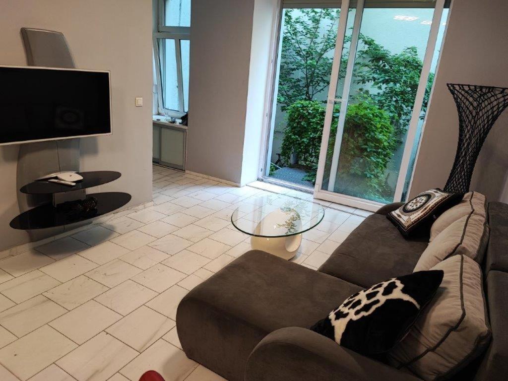 Central Vienna Apartment With Unique 40M2 City Garden & Self Check In Kültér fotó