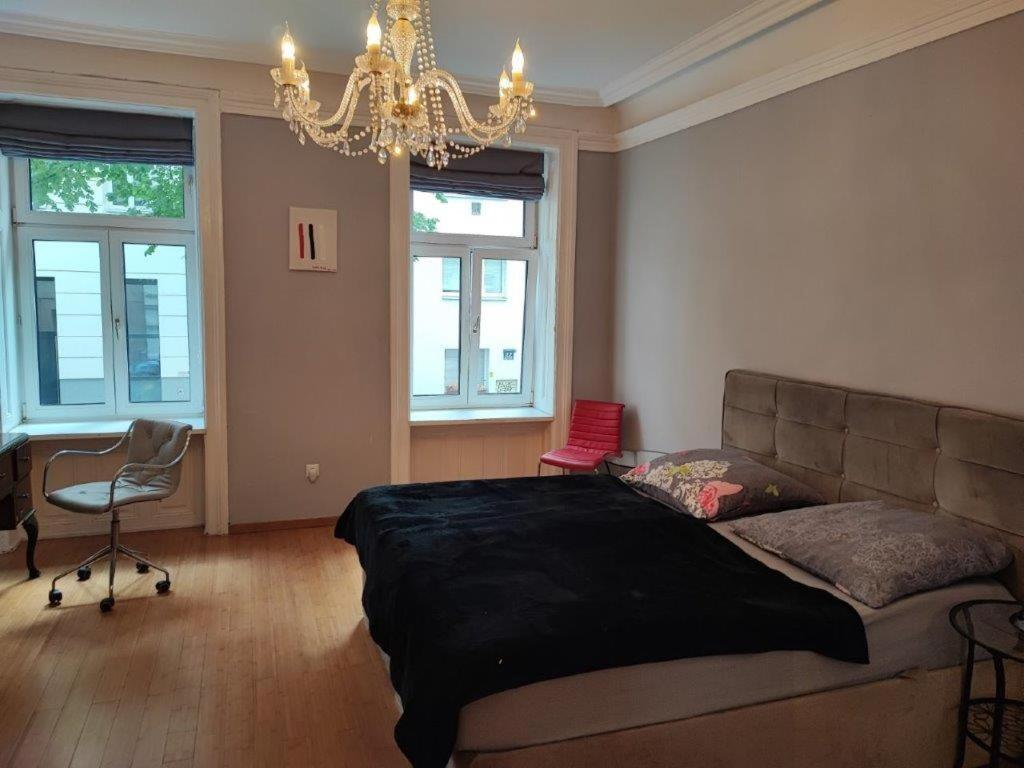 Central Vienna Apartment With Unique 40M2 City Garden & Self Check In Kültér fotó