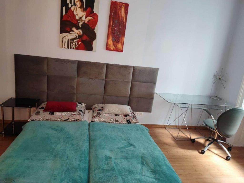 Central Vienna Apartment With Unique 40M2 City Garden & Self Check In Kültér fotó